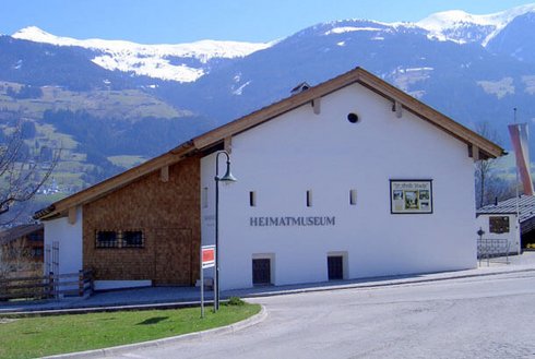 Museum über Heimat, Bergbau und Stille Nacht