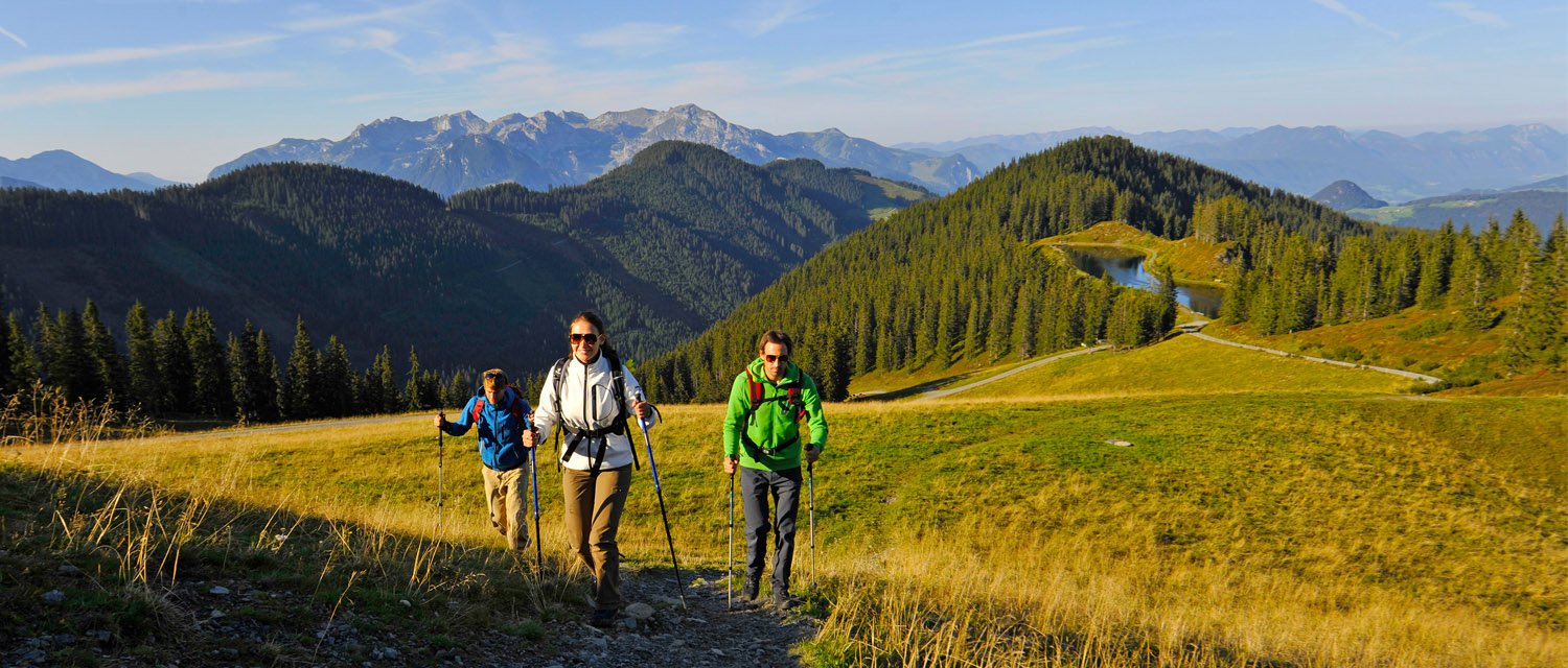 Wanderer im Zillertal beim Speichersee am Spieljoch