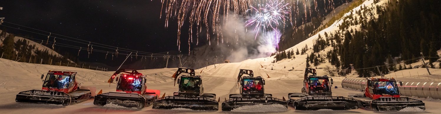 Pistenraupen Hochfügen Nacht mit Feuerwerk
