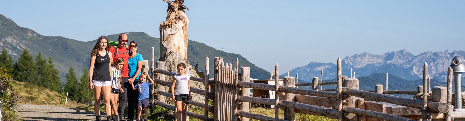 Familie am Hubertus Wildtierpfad Hochzillertal