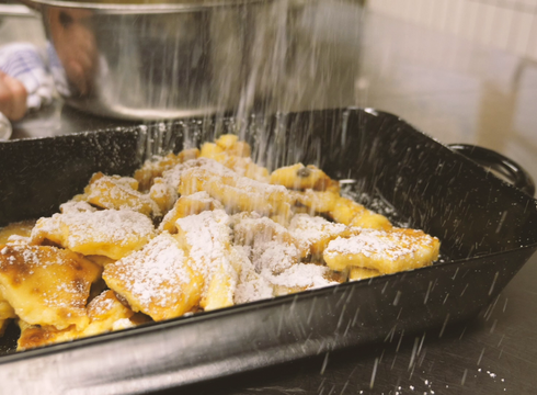 Kaiserschmarrn mit Staubzucker