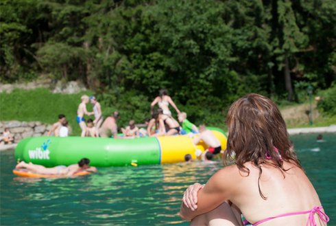 Badesee beim Camping Aufenfeld im Zillertal 