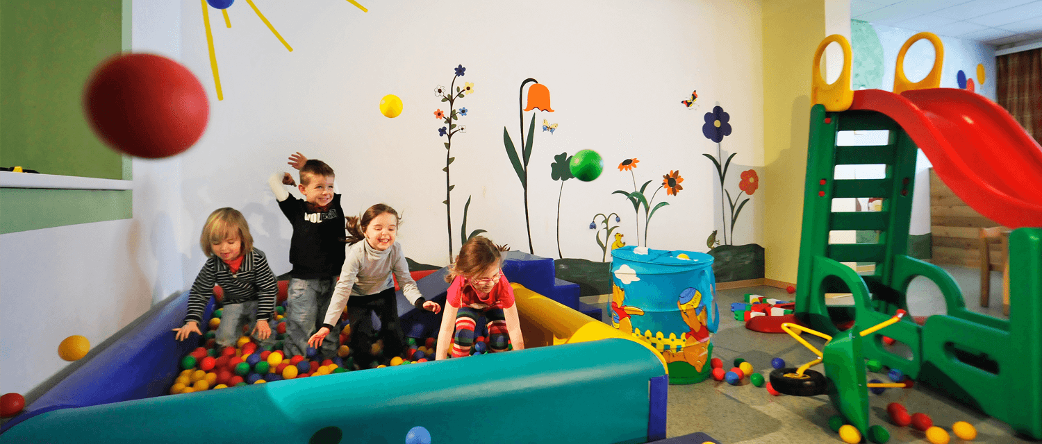 Gästekindergarten Zillertal Bällebad Gastenkinderdagverblijf