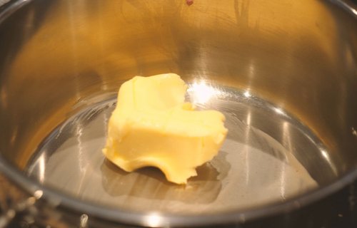 Butter für Bechamel aufschäumen