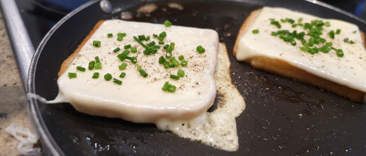 Brot mit Käse für Croutons